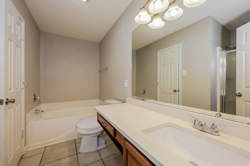 1,985/Mo, 5909 Northfield Dr Fort Worth, TX 76179 Main Bathroom View