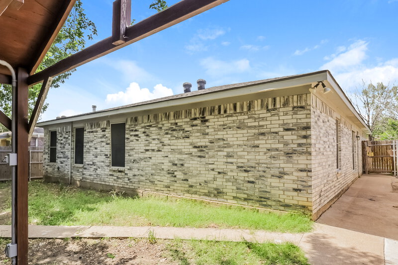 1,985/Mo, 5909 Northfield Dr Fort Worth, TX 76179 Rear View