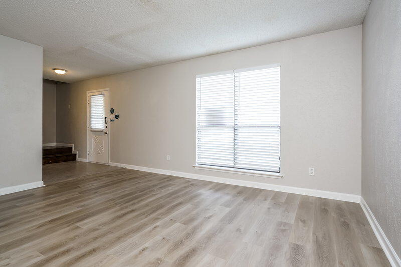 2,245/Mo, 2641 Channing Dr Grand Prairie, TX 75052 Family Room View 2