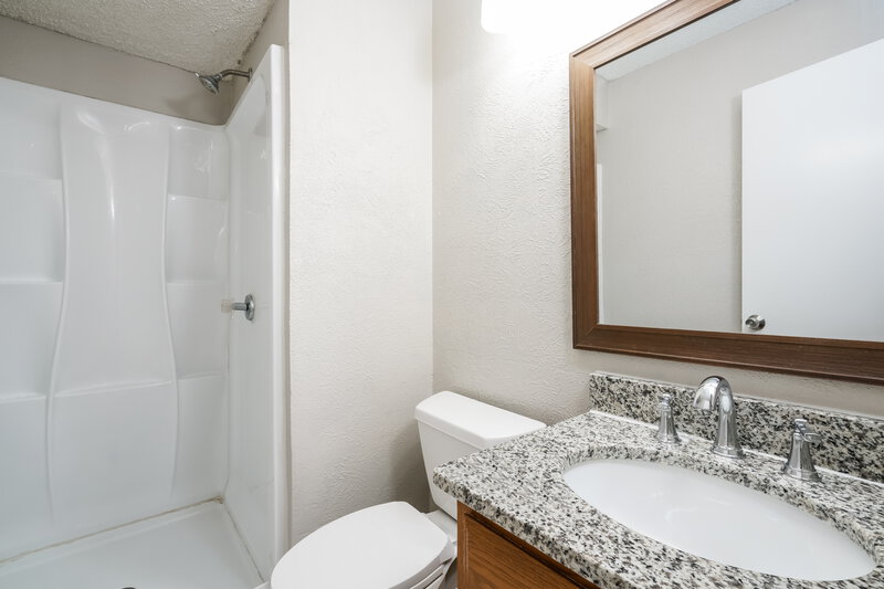 2,245/Mo, 2641 Channing Dr Grand Prairie, TX 75052 Main Bathroom View