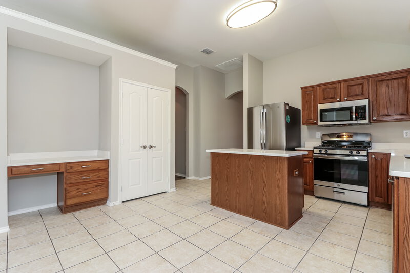 2,590/Mo, 2739 Pleasant Hill Rd Grand Prairie, TX 75052 Kitchen View