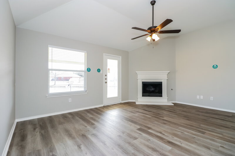 2,590/Mo, 2739 Pleasant Hill Rd Grand Prairie, TX 75052 Family Room View