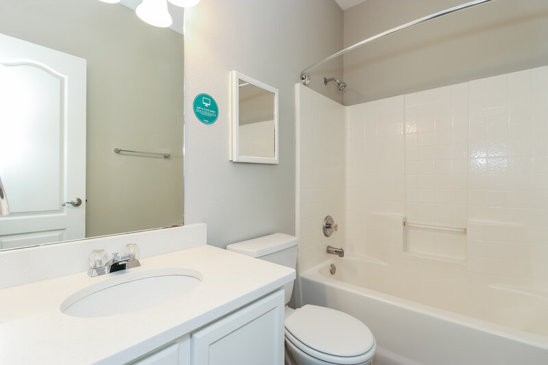2,590/Mo, 2739 Pleasant Hill Rd Grand Prairie, TX 75052 Bathroom View