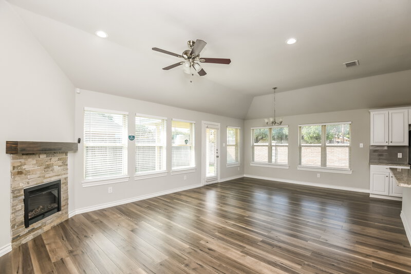 2,395/Mo, 917 Linden Dr Burleson, TX 76028 Living Room View
