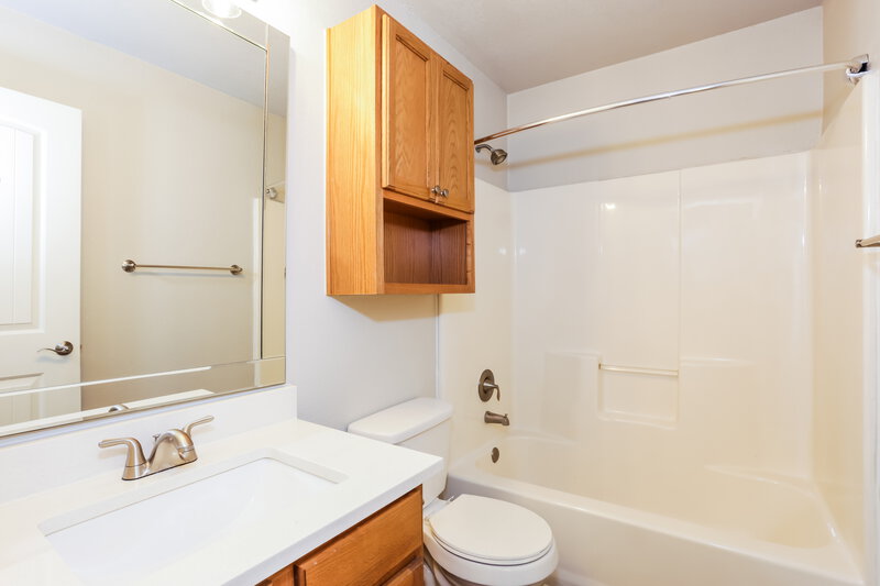 1,865/Mo, 10104 Chapel Oak Trail Fort Worth, TX 76116 Main Bathroom View