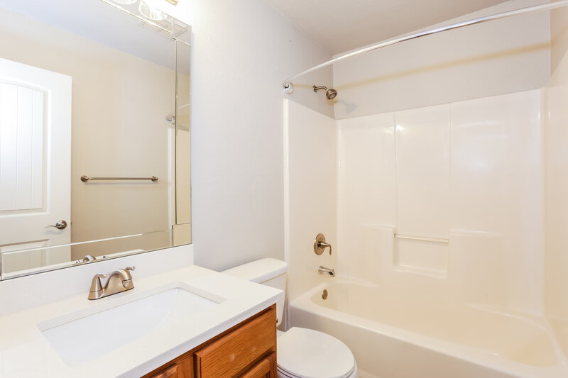 1,865/Mo, 10104 Chapel Oak Trail Fort Worth, TX 76116 Bathroom View