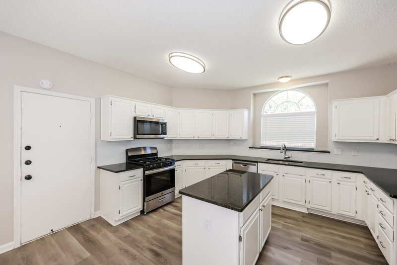 2,960/Mo, 1148 Devonshire Dr DeSoto, TX 75115 Kitchen View 2