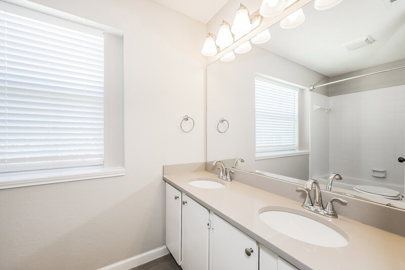 2,960/Mo, 1148 Devonshire Dr DeSoto, TX 75115 Bathroom View