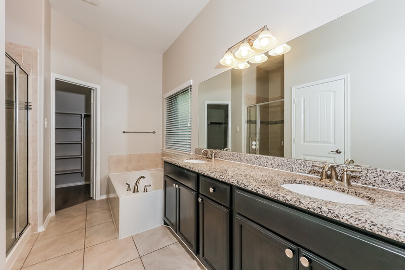 2,275/Mo, 1805 Lake Pine Dr Little Elm, TX 75068 Main Bathroom View