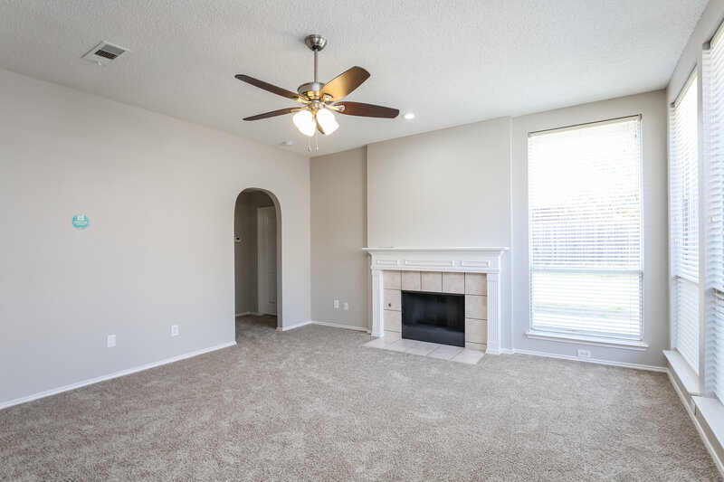 2,380/Mo, 6212 Bowin Dr Fort Worth, TX 76132 Living Room View