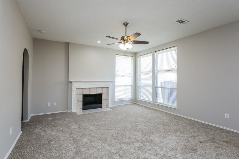2,380/Mo, 6212 Bowin Dr Fort Worth, TX 76132 Living Room View 2