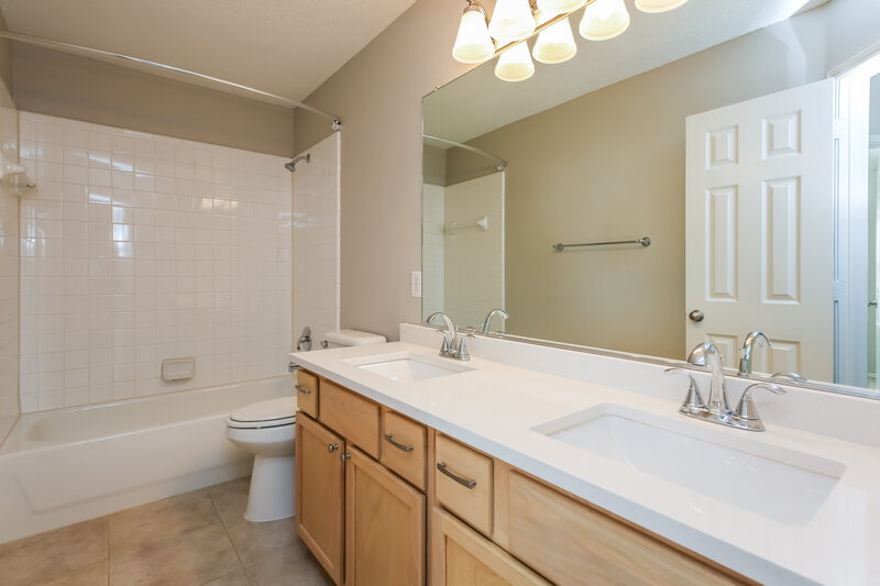 2,380/Mo, 6212 Bowin Dr Fort Worth, TX 76132 Bathroom View
