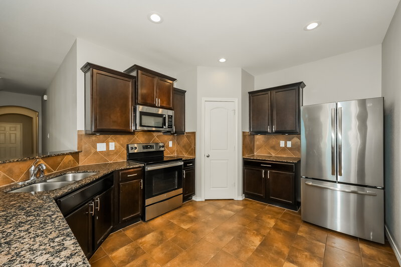 2,100/Mo, 10965 Colonial Heights Ln Fort Worth, TX 76179 Kitchen View