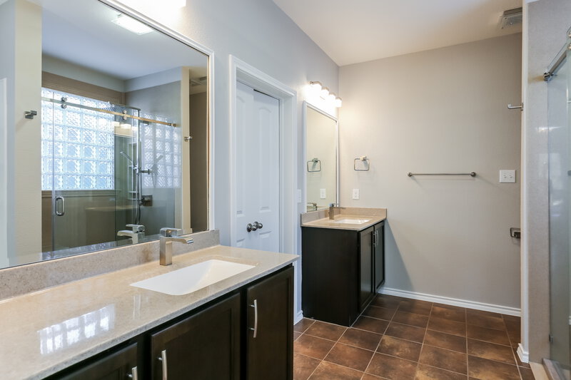 2,570/Mo, 10965 Colonial Heights Ln Fort Worth, TX 76179 Main Bathroom View
