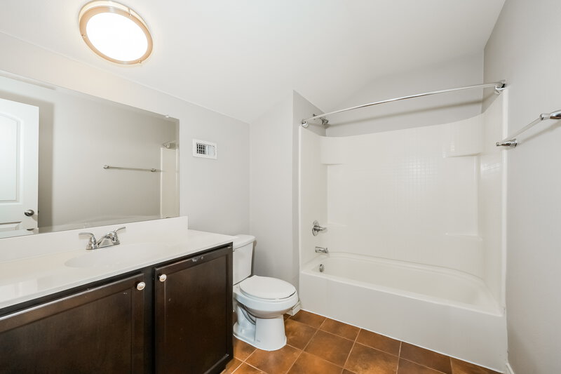2,100/Mo, 10965 Colonial Heights Ln Fort Worth, TX 76179 Bathroom View