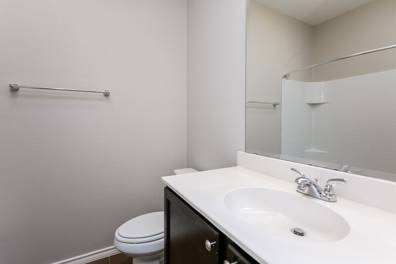 2,570/Mo, 10965 Colonial Heights Ln Fort Worth, TX 76179 Bathroom View