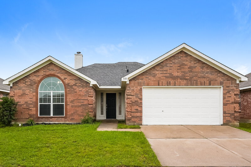 2,250/Mo, 7110 Myna Dr Arlington, TX 76002 External View