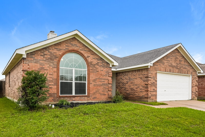 2,250/Mo, 7110 Myna Dr Arlington, TX 76002 Front View