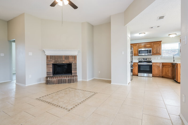 2,250/Mo, 7110 Myna Dr Arlington, TX 76002 Living Room View 2