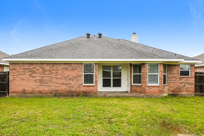 2,250/Mo, 7110 Myna Dr Arlington, TX 76002 Rear View