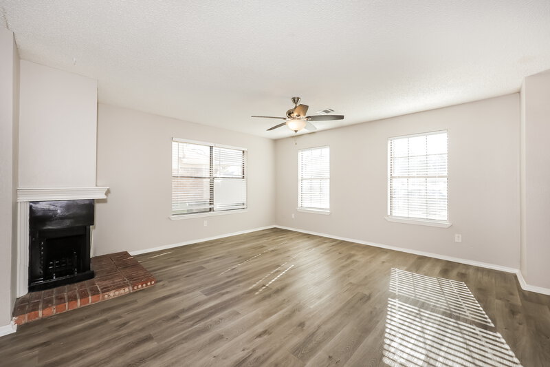 1,870/Mo, 829 Wyndham Pl Arlington, TX 76017 Living Room View 2