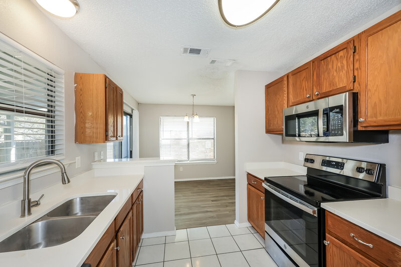 1,870/Mo, 829 Wyndham Pl Arlington, TX 76017 Kitchen View 2