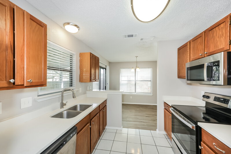 1,870/Mo, 829 Wyndham Pl Arlington, TX 76017 Kitchen View 3
