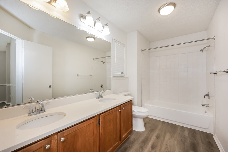 1,870/Mo, 829 Wyndham Pl Arlington, TX 76017 Main Bathroom View