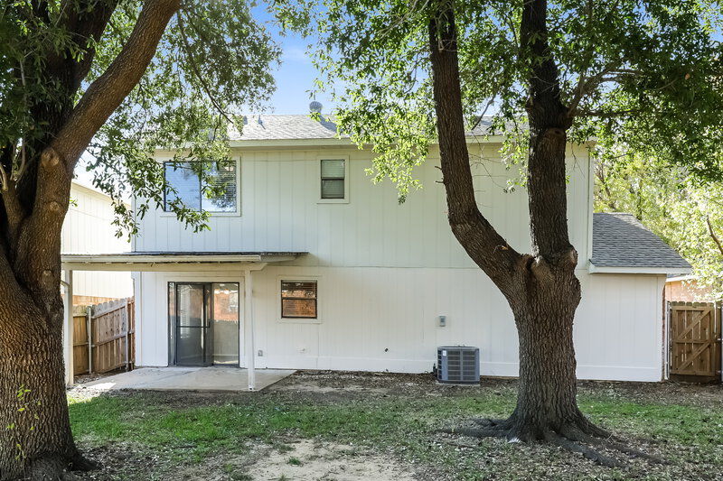 1,870/Mo, 829 Wyndham Pl Arlington, TX 76017 Rear View 2