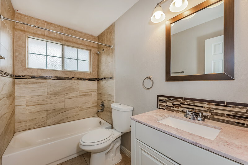 2,105/Mo, 2613 Clovermeadow Dr Fort Worth, TX 76123 Bathroom View