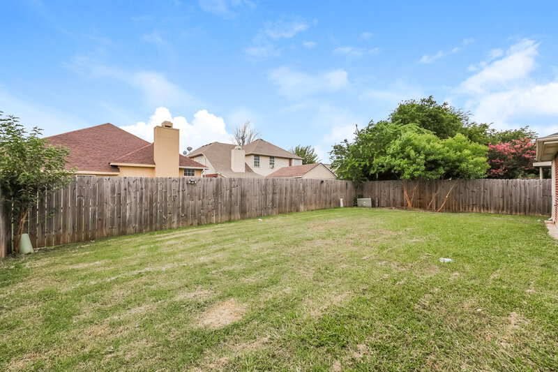 2,105/Mo, 2613 Clovermeadow Dr Fort Worth, TX 76123 Backyard View