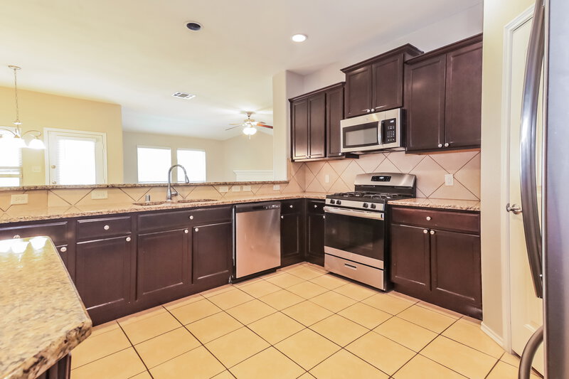 2,230/Mo, 1108 Lubbock Ln Melissa, TX 75454 Kitchen View 2