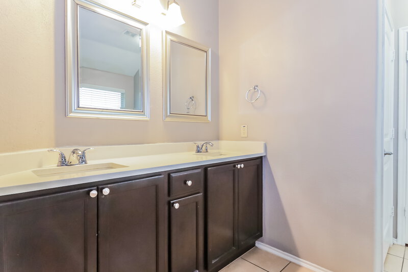 2,230/Mo, 1108 Lubbock Ln Melissa, TX 75454 Main Bathroom View