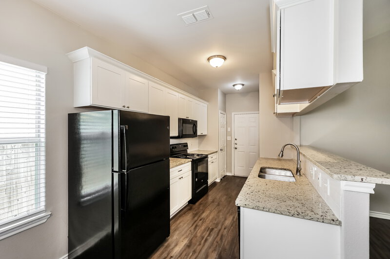 1,740/Mo, 1812 Alanbrooke Dr Fort Worth, TX 76140 Kitchen View