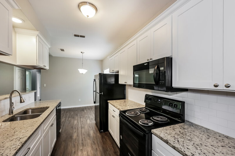 1,740/Mo, 1812 Alanbrooke Dr Fort Worth, TX 76140 Kitchen View 2