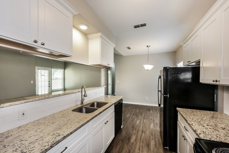 1,740/Mo, 1812 Alanbrooke Dr Fort Worth, TX 76140 Kitchen View 3