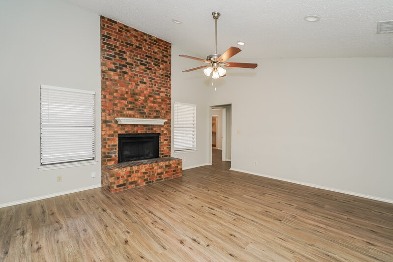 1,680/Mo, 8137 Camelot Rd Fort Worth, TX 76134 Living Room View 2