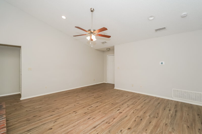 1,680/Mo, 8137 Camelot Rd Fort Worth, TX 76134 Living Room View 3