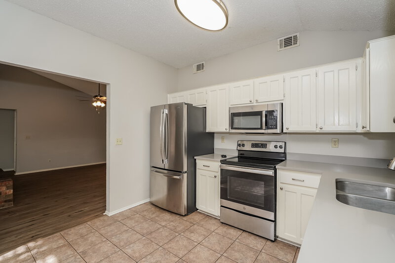 1,680/Mo, 8137 Camelot Rd Fort Worth, TX 76134 Kitchen View