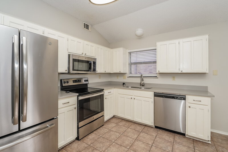 1,680/Mo, 8137 Camelot Rd Fort Worth, TX 76134 Kitchen View 2