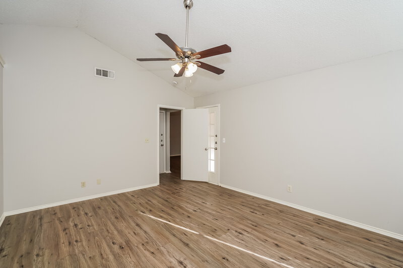 1,680/Mo, 8137 Camelot Rd Fort Worth, TX 76134 Main Bedroom View