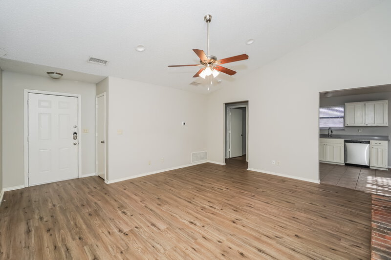 1,680/Mo, 8137 Camelot Rd Fort Worth, TX 76134 Main Bedroom View 3