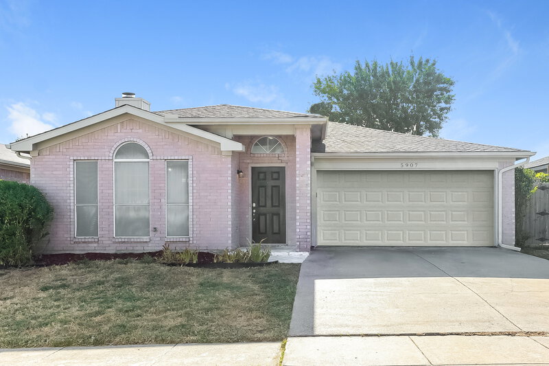 2,130/Mo, 5907 King William Dr Arlington, TX 76018 External View