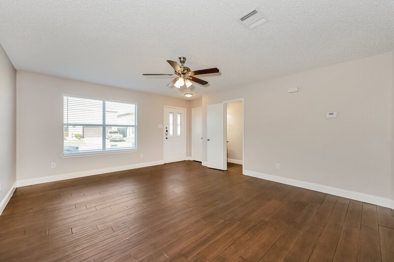 2,365/Mo, 365 Blairwood Dr Fort Worth, TX 76134 Living Room View