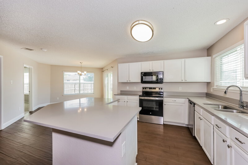 2,365/Mo, 365 Blairwood Dr Fort Worth, TX 76134 Kitchen View 2
