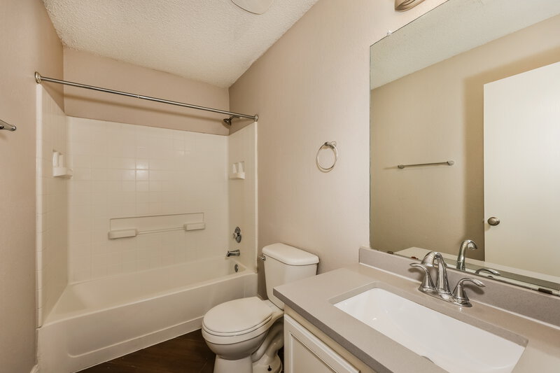 2,365/Mo, 365 Blairwood Dr Fort Worth, TX 76134 Bathroom View