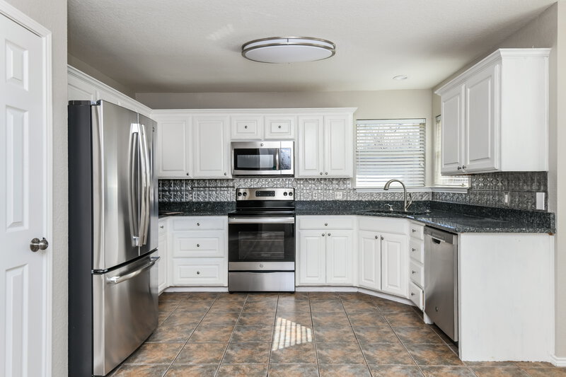 2,140/Mo, 166 Adams Dr Crowley, TX 76036 Kitchen View