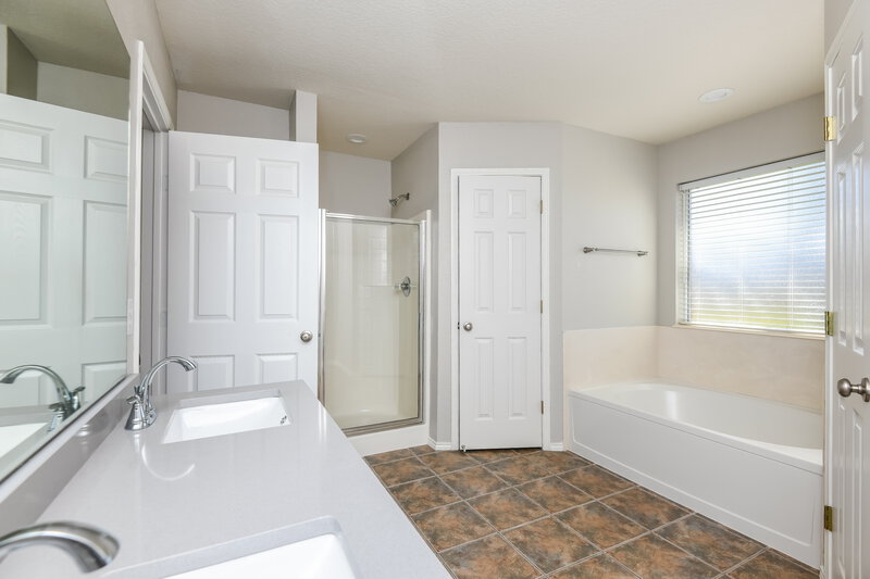 2,140/Mo, 166 Adams Dr Crowley, TX 76036 Main Bathroom View