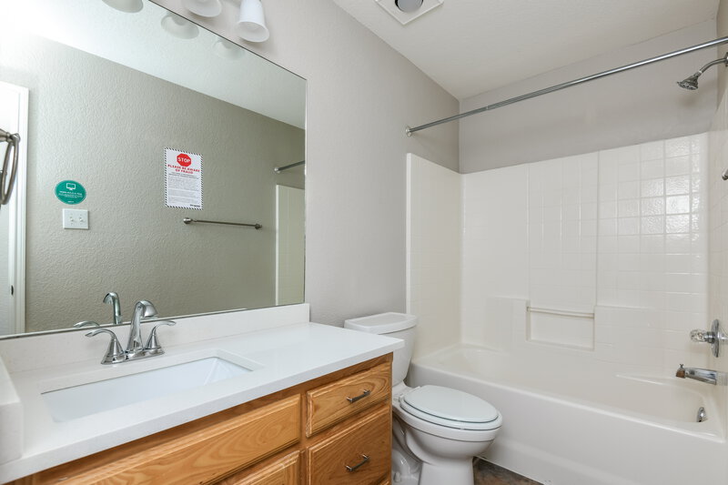 2,140/Mo, 166 Adams Dr Crowley, TX 76036 Bathroom View