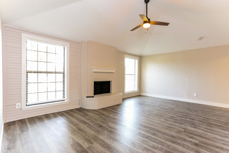 2,375/Mo, 960 Brookside Dr Cedar Hill, TX 75104 Living Room View